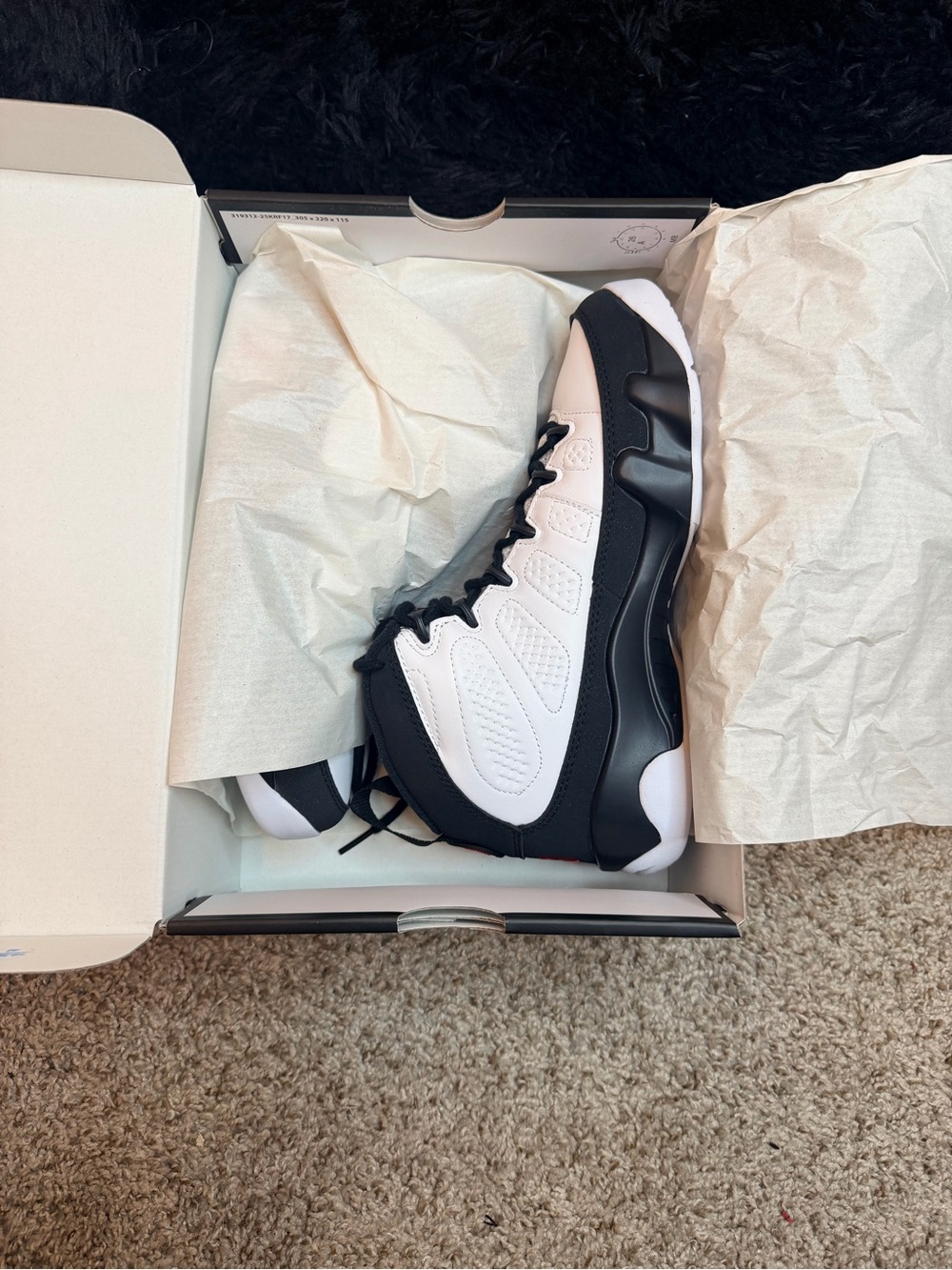 Jordan Men's Black and White Retro Basketball Sneakers